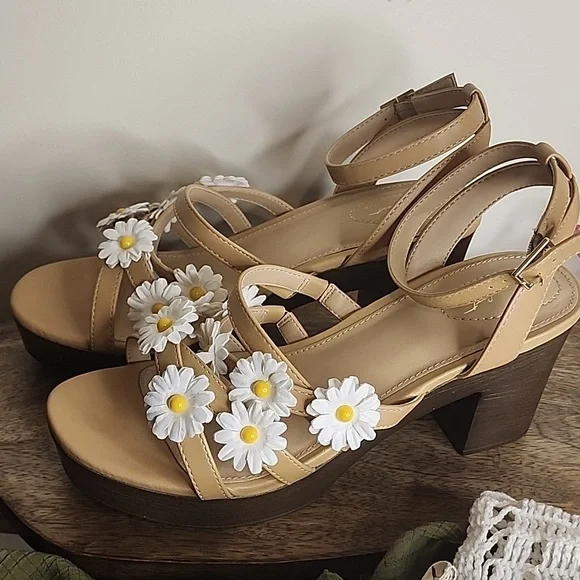 Cato Shoes Cato Womans Daisy Sandals Platform Heels Adjustable